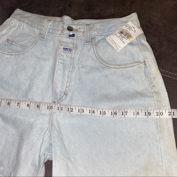 Vintage Marithe Francois Girbaud denim shorts in light blue wash, deadstock - Picture 7 of 10